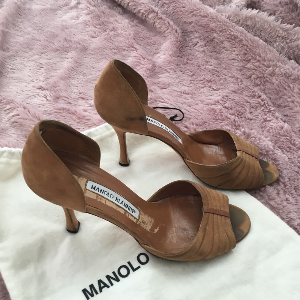 Manolo Blahnik Beige D’ORSAY 4 inch heels.